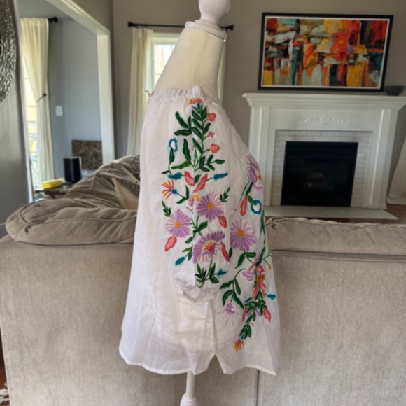 Sundance Vallejo Embroidered Top NWT in White Medium - Picture 9 of 10